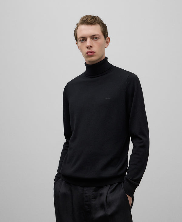 Merino wool turtleneck sweater man in black